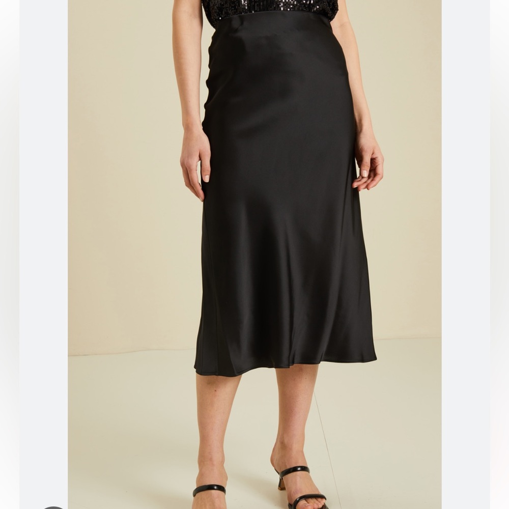 Silky Midi skirt